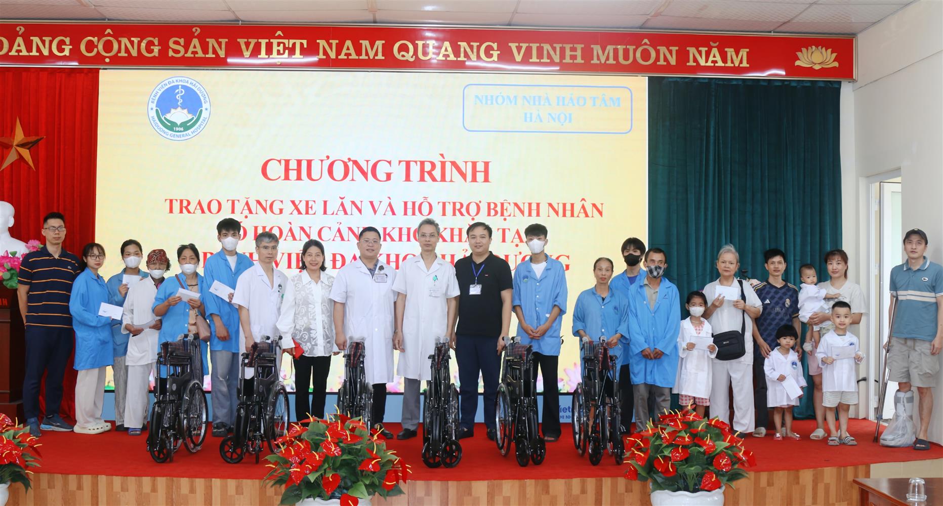 Những chiếc xe lăn chở yêu thương đến với người bệnh tại Bệnh Viện Đa Khoa Hải Dương